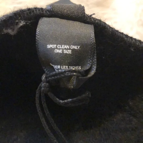 Elegant Black Beret - Picture 7 of 8